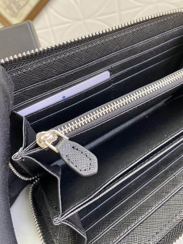 プラダ財布コピー角部分ディテール